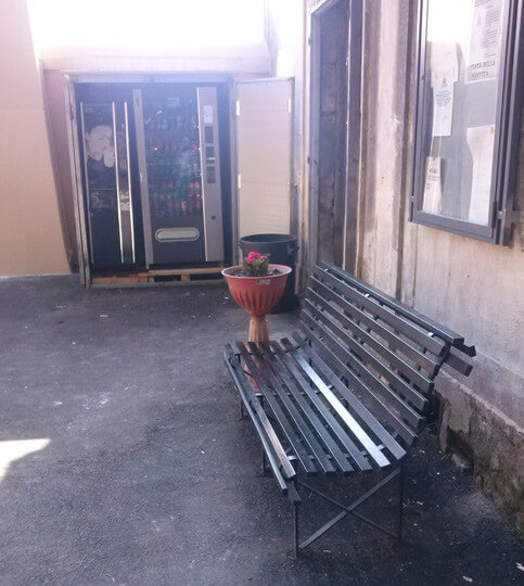 Distributori automatici anche al cimitero