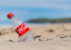 La risposta globale di Coca-Cola: non rinunciamo al PET