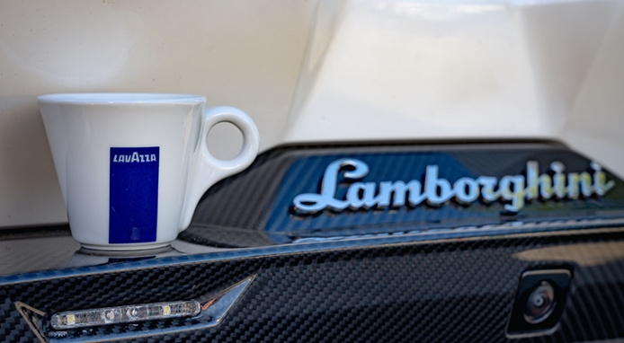Partnership tra Automobili Lamborghini e Lavazza, simboli del made in Italy