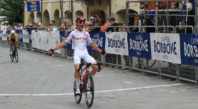 Enea Sambinello vince il primo Gran Premio Caffè Borbone