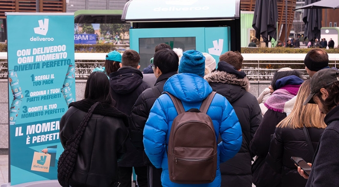 Deliveroo presenta “il momento è perfetto” con una vending machine speciale