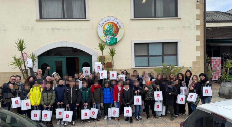 Una scolaresca in visita alla Fiore di Puglia per scoprire i segreti del tarallo