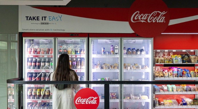 Coca-Cola lancia in Ungheria il primo negozio automatizzato grazie all’IA