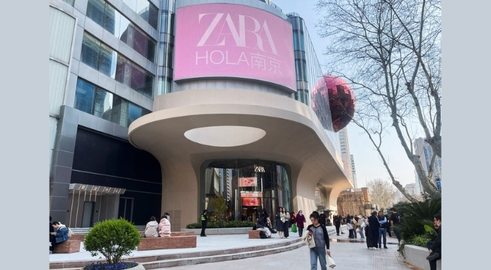 Zara in Cina: apre il primo flagship store con distributore automatico