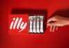 illycaffè lancia Instant Stick: il nuovo caffè solubile 100% Arabica in monodose